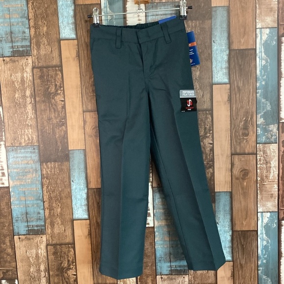 Boys 6/7 bear T-shirt with green dickies - Picture 4 of 14